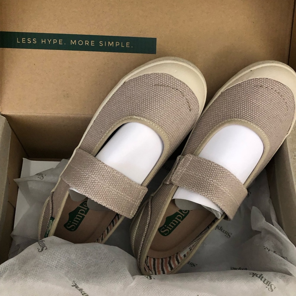 Simple Life Slip-on Sneakers Women's Shoes.  Very lightweight.  Cactus Beige 7M
